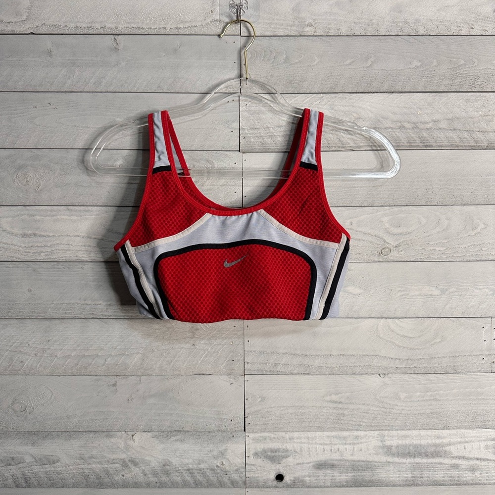 Nike Women Swoosh Ultra Breathe City Red Sport Bra Size Medium - Picture 3 of 3